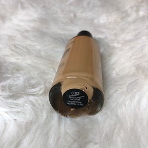 Smashbox Makeup - NWT Smashbox Studio Skin Foundation Smashbox Makeup - NWT Smashbox Studio Skin Foundation